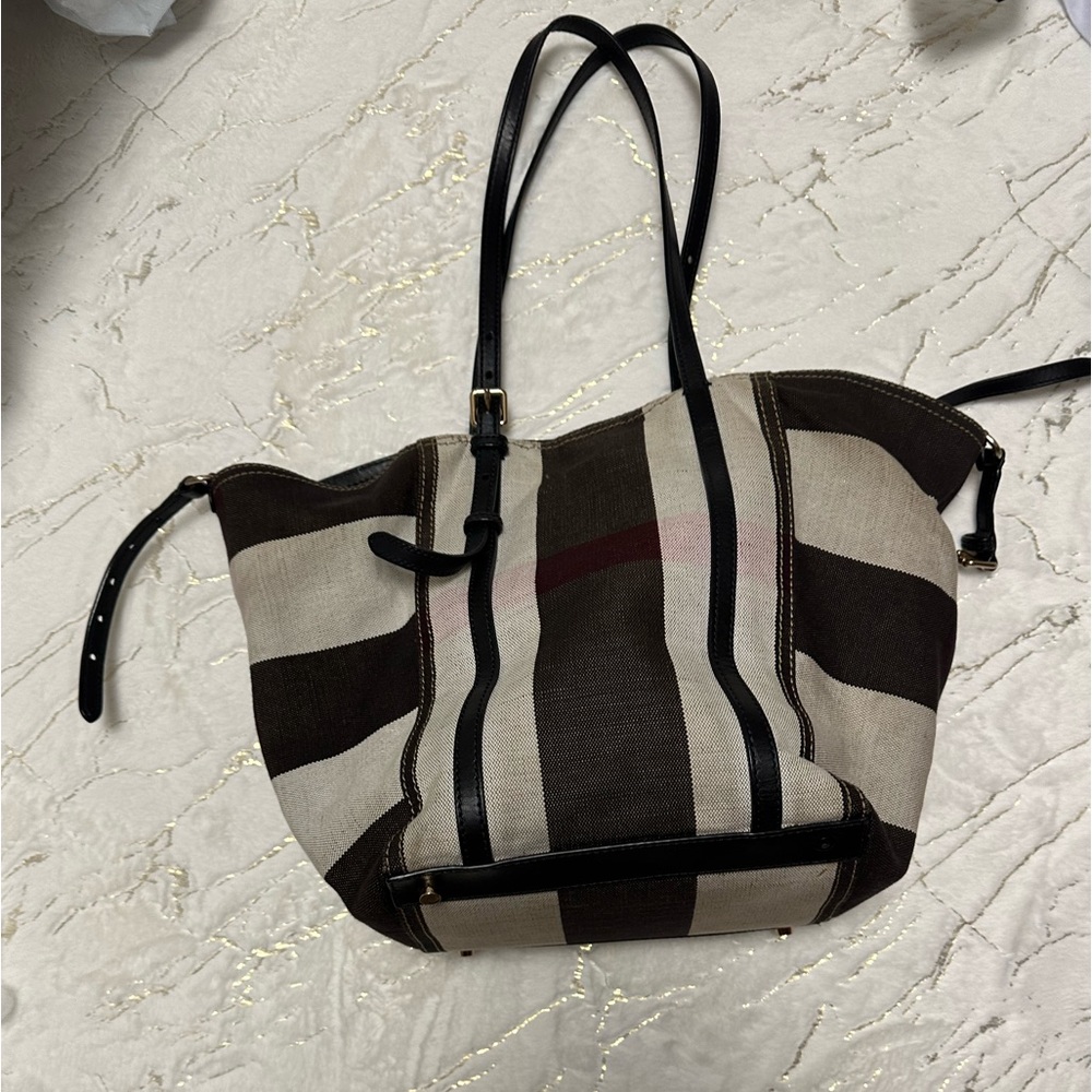 Burberry (Authentic) - image 5